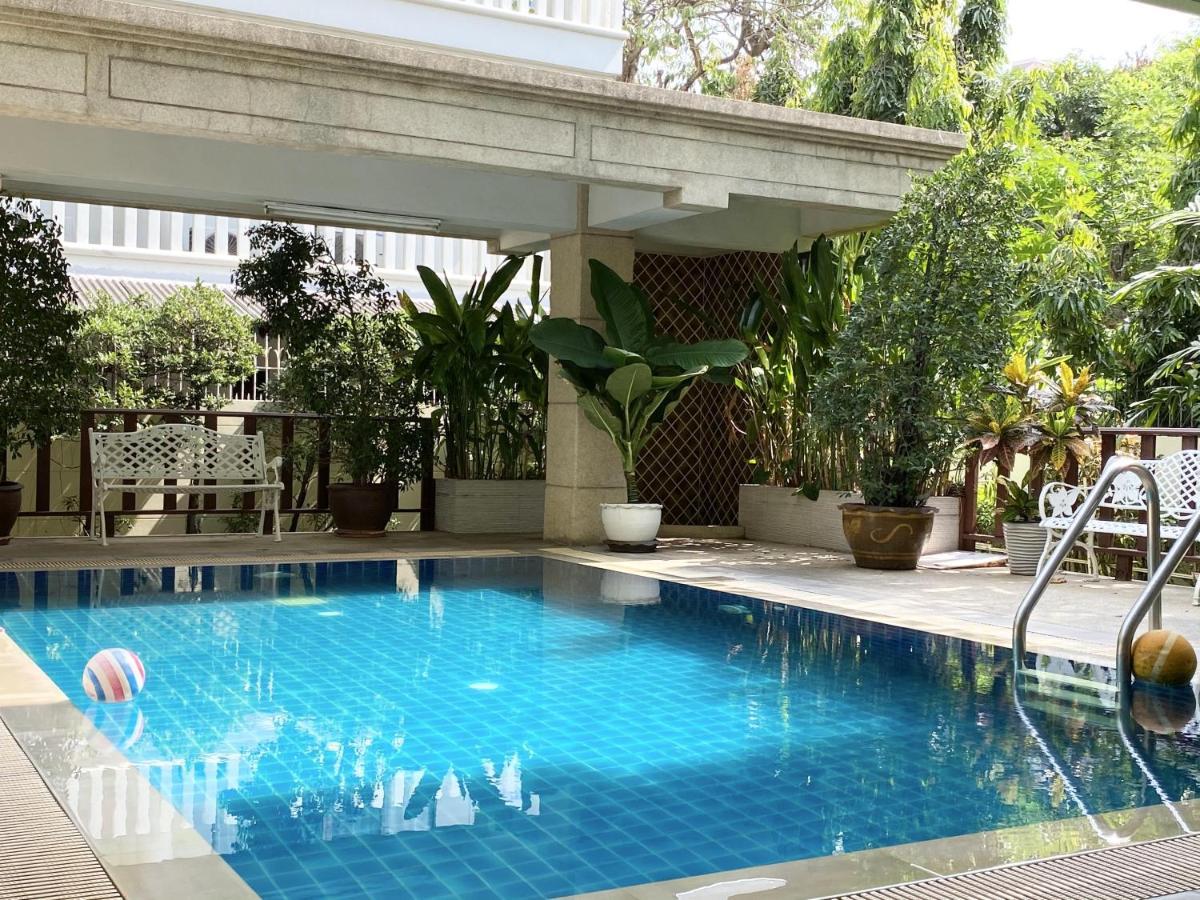 14 Place Sukhumvit Suites Bangkok Exterior photo