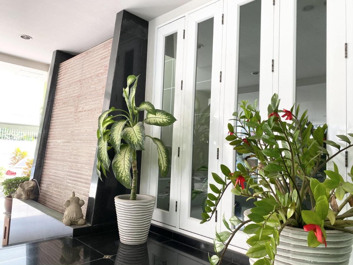 14 Place Sukhumvit Suites Bangkok Exterior photo