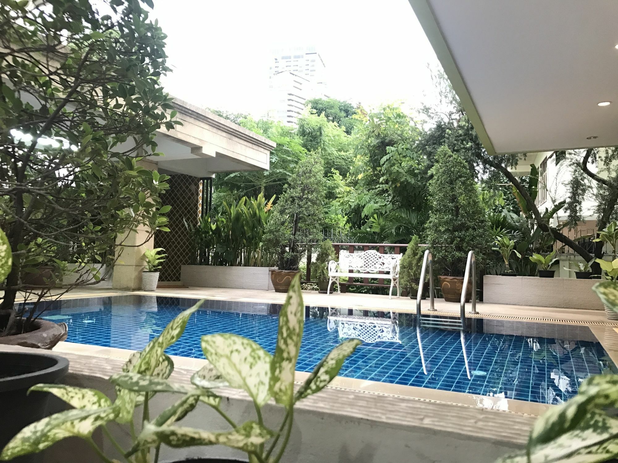 14 Place Sukhumvit Suites Bangkok Exterior photo